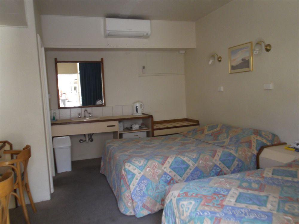 אלבורי Astor Hotel Motel מראה חיצוני תמונה