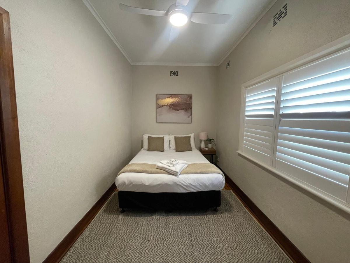 אלבורי Astor Hotel Motel מראה חיצוני תמונה