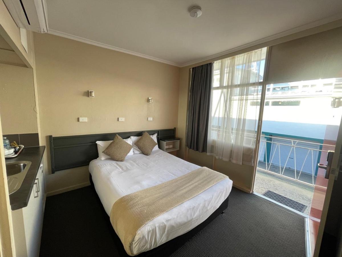 אלבורי Astor Hotel Motel מראה חיצוני תמונה