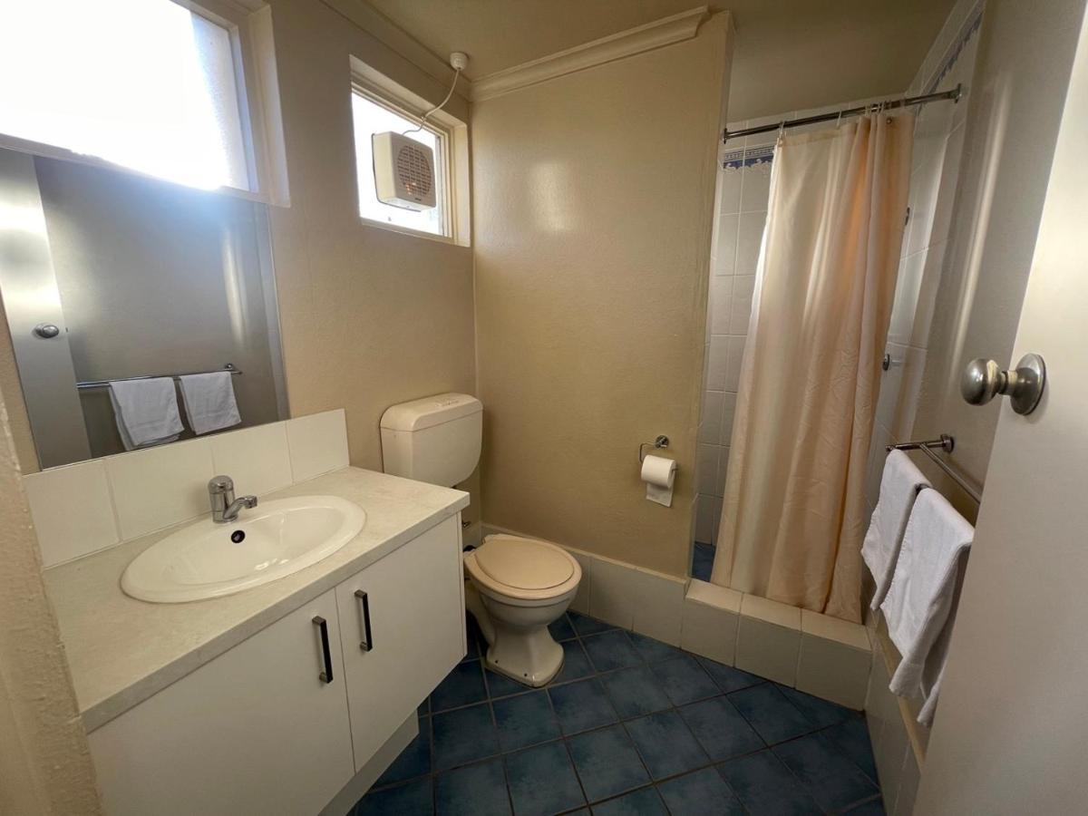 אלבורי Astor Hotel Motel מראה חיצוני תמונה