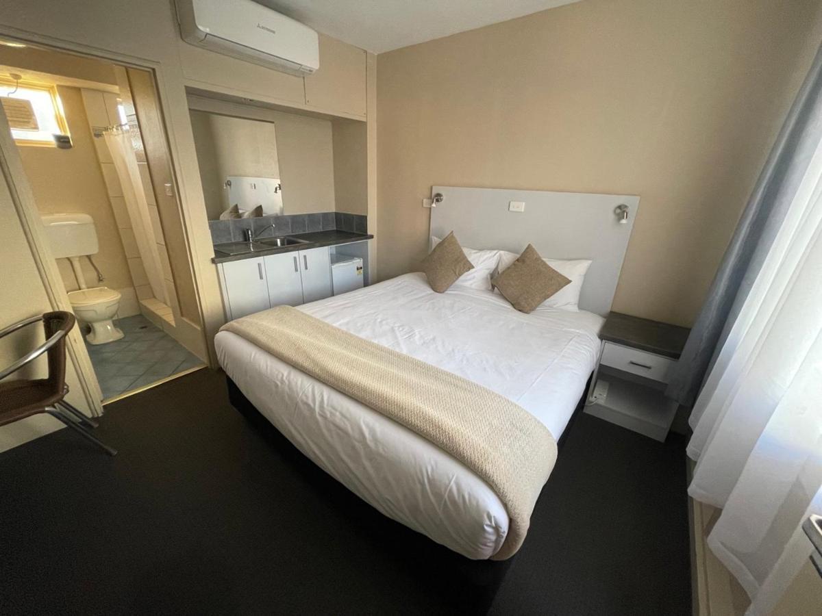 אלבורי Astor Hotel Motel מראה חיצוני תמונה