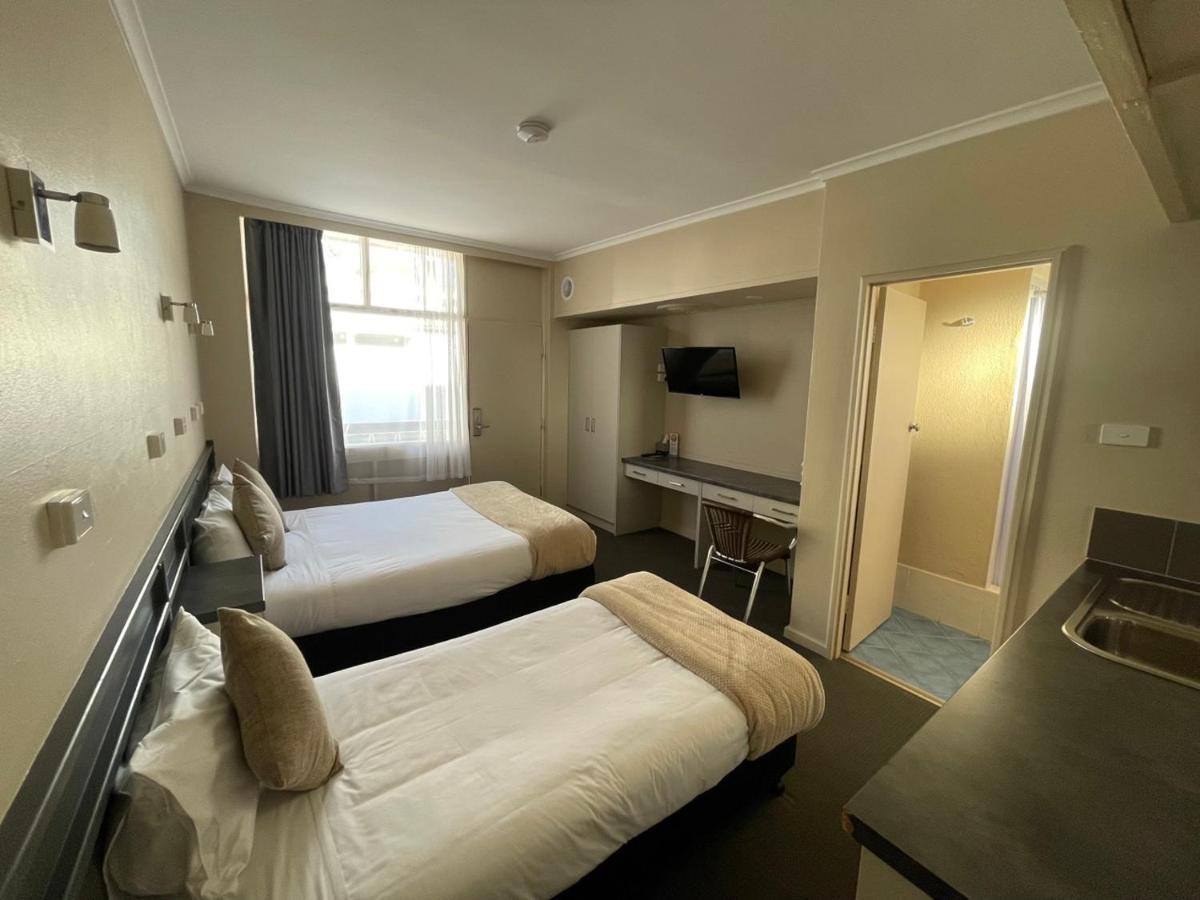 אלבורי Astor Hotel Motel מראה חיצוני תמונה