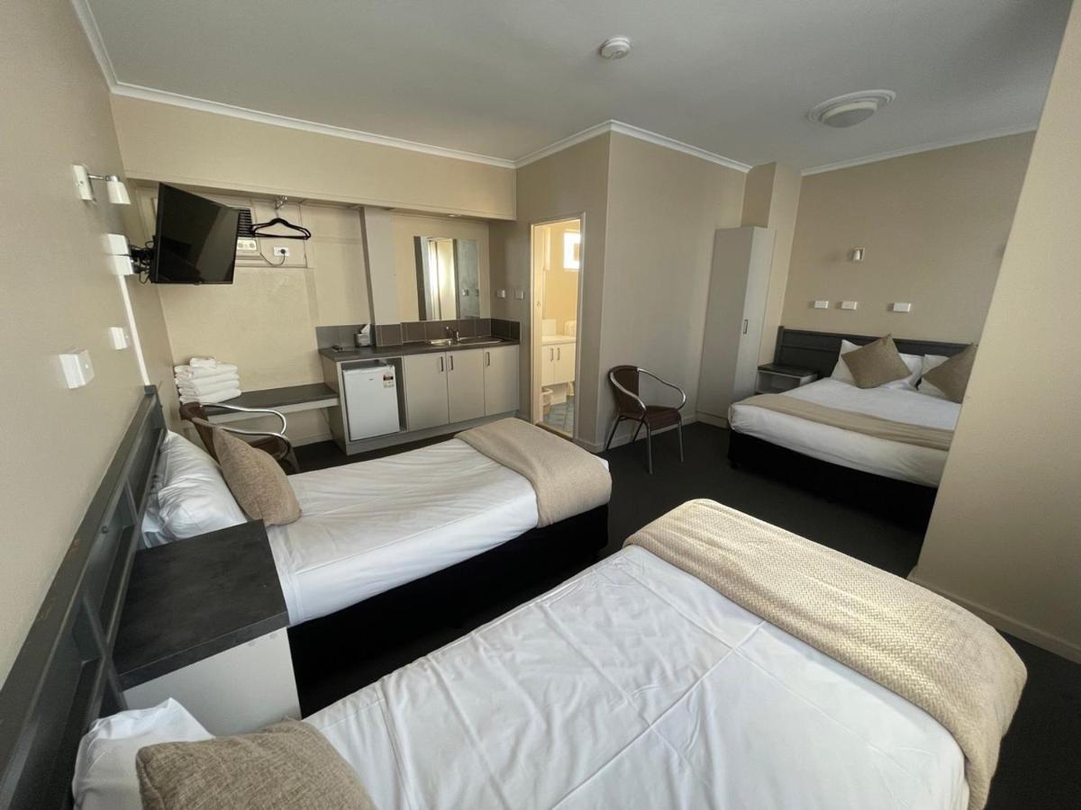 אלבורי Astor Hotel Motel מראה חיצוני תמונה