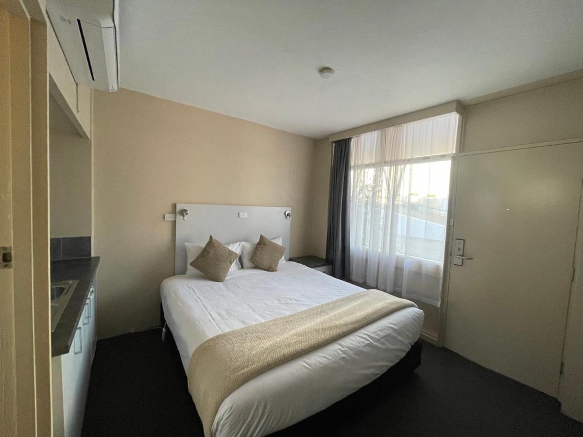 אלבורי Astor Hotel Motel מראה חיצוני תמונה