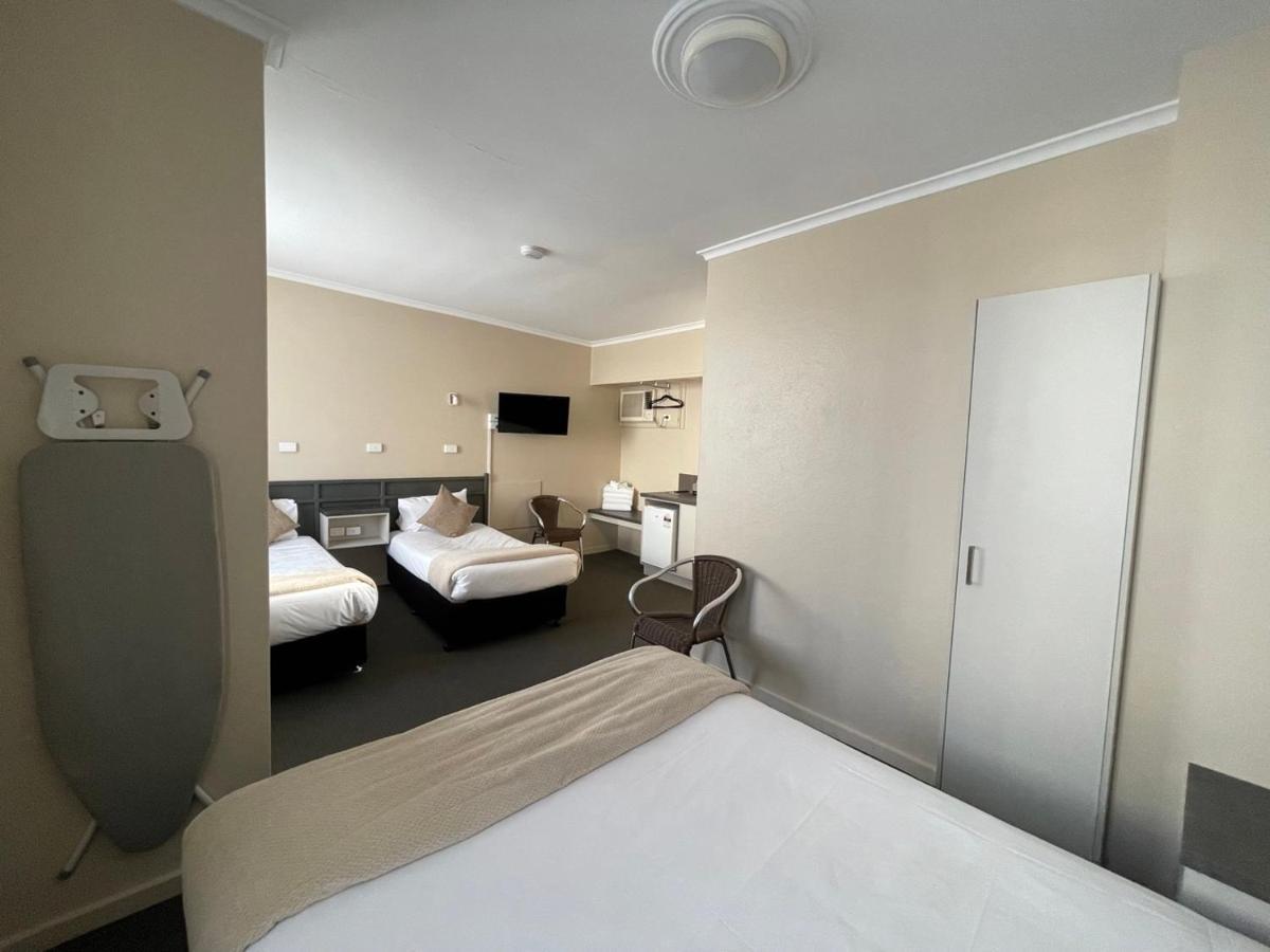 אלבורי Astor Hotel Motel מראה חיצוני תמונה