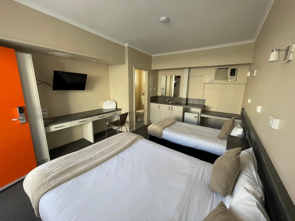 אלבורי Astor Hotel Motel מראה חיצוני תמונה