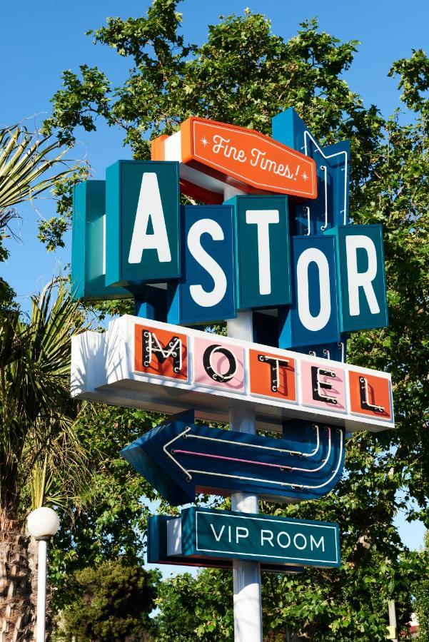 אלבורי Astor Hotel Motel מראה חיצוני תמונה