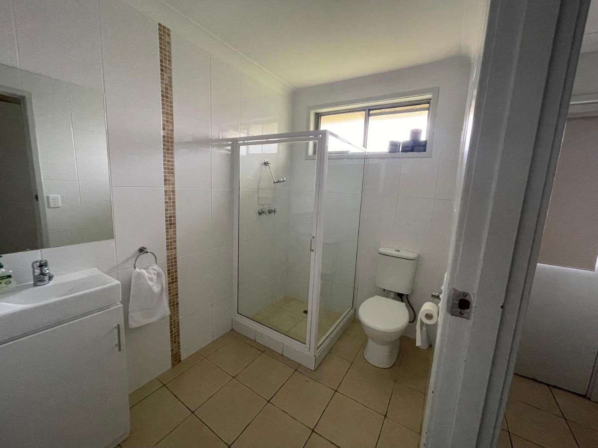 אלבורי Astor Hotel Motel מראה חיצוני תמונה