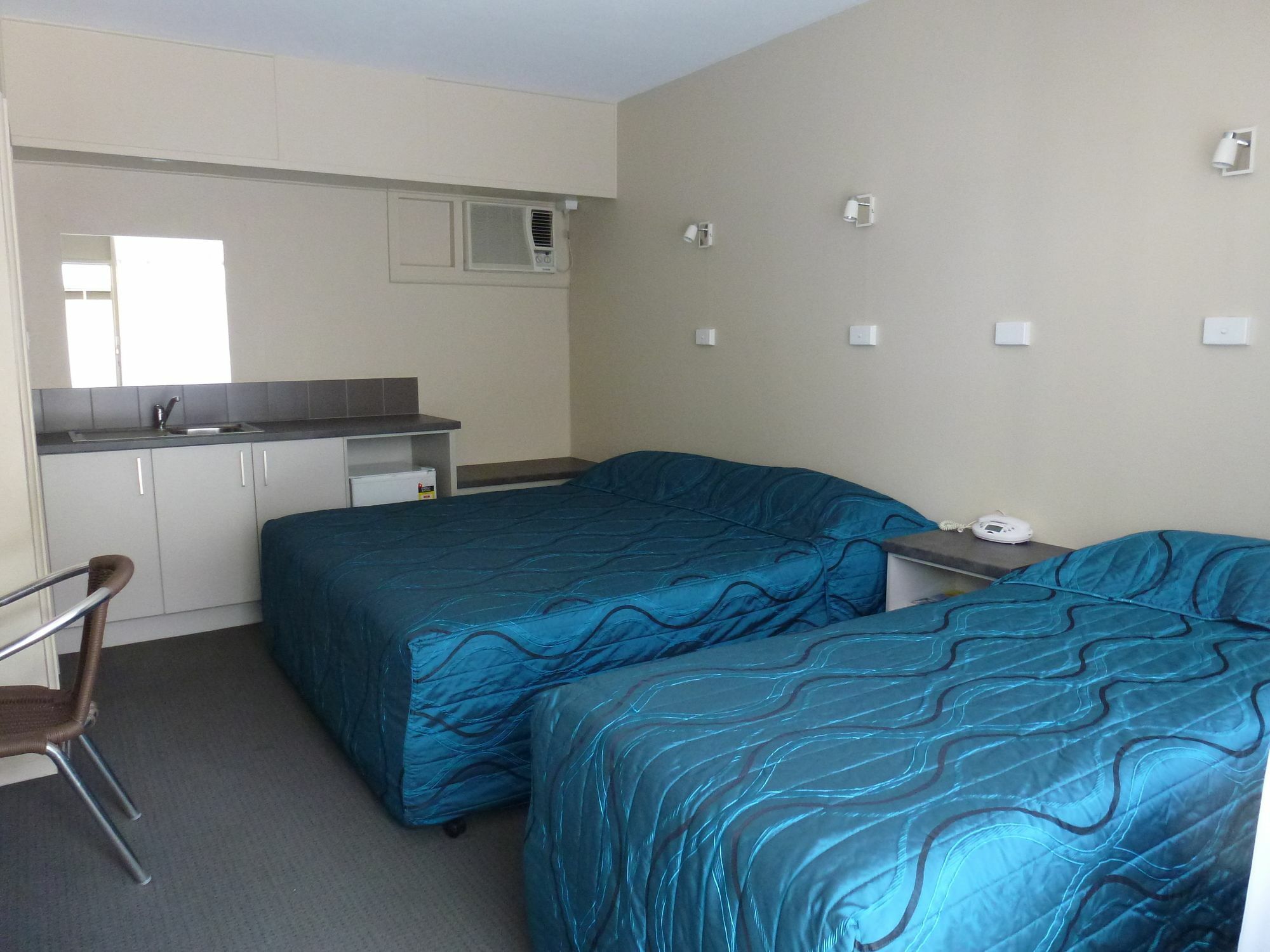 אלבורי Astor Hotel Motel מראה חיצוני תמונה