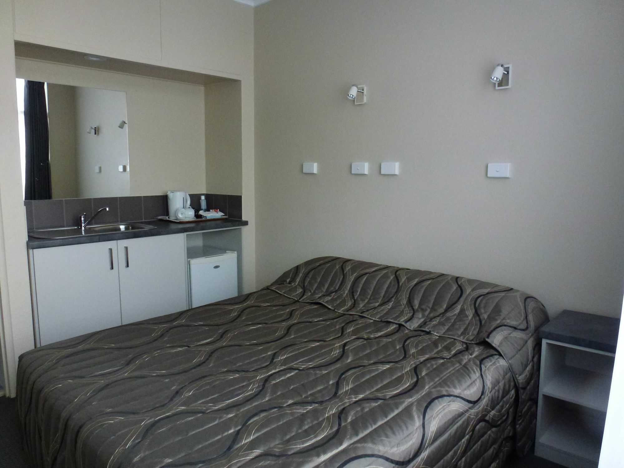 אלבורי Astor Hotel Motel מראה חיצוני תמונה