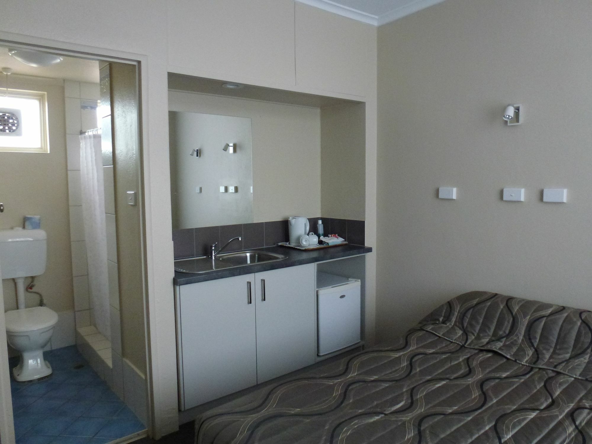 אלבורי Astor Hotel Motel מראה חיצוני תמונה
